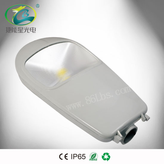 集成光源LED路燈，節能效果明顯